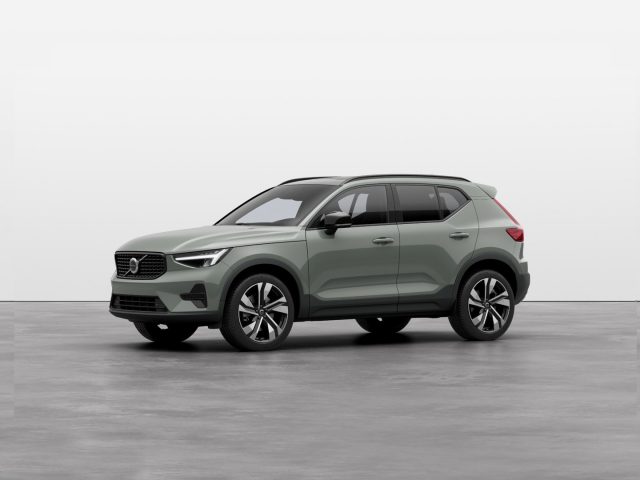 Acquista online VOLVO XC40