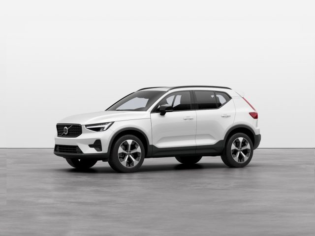 Acquista online VOLVO XC40