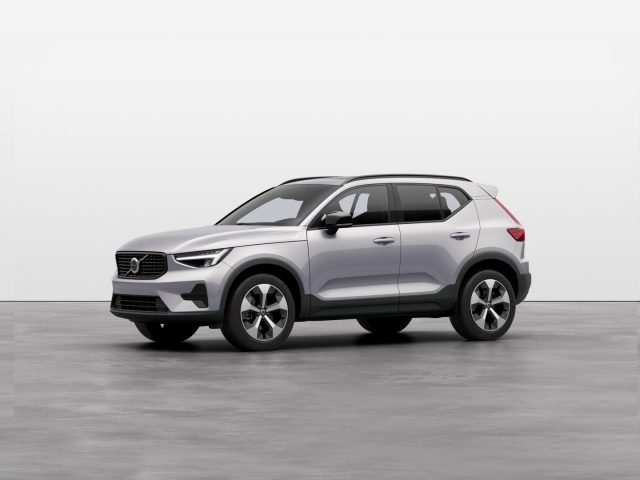 Acquista online VOLVO XC40