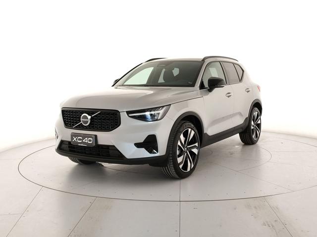 Acquista online VOLVO XC40