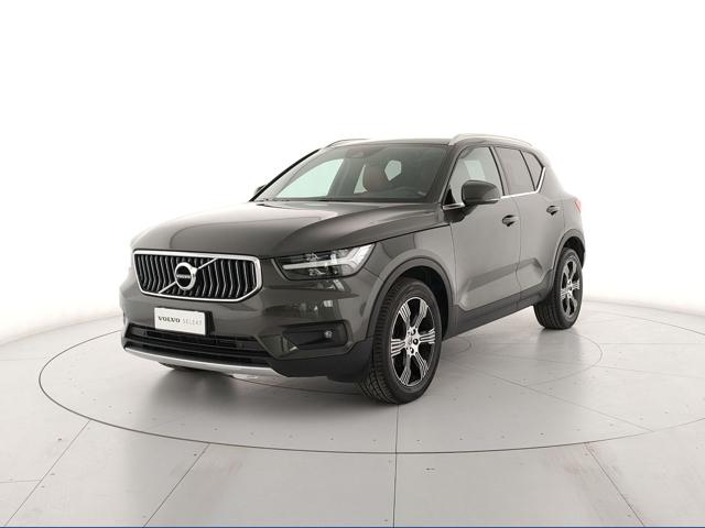 Acquista online VOLVO XC40