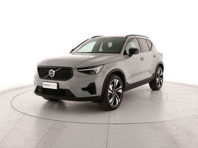 Acquista online VOLVO XC40