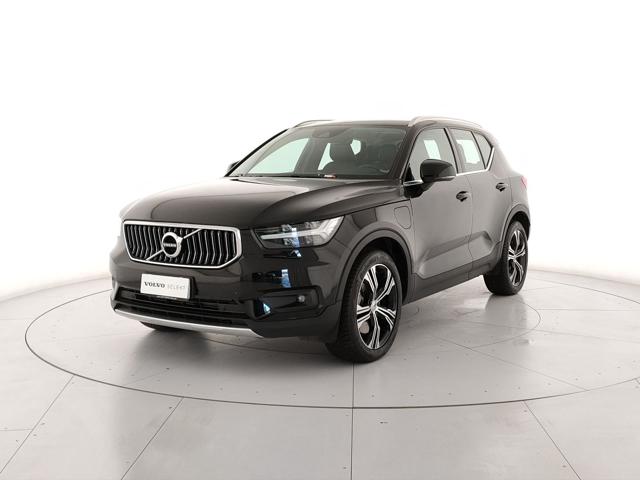 Acquista online VOLVO XC40