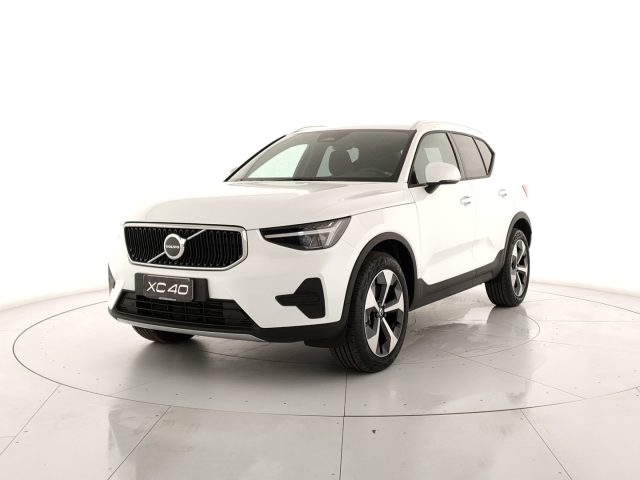 Acquista online VOLVO XC40