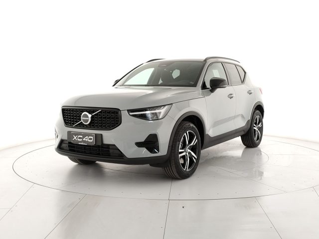 Acquista online VOLVO XC40