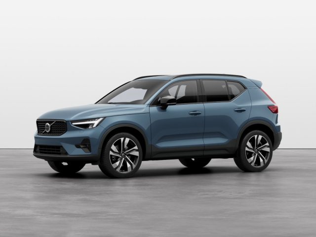 Acquista online VOLVO XC40