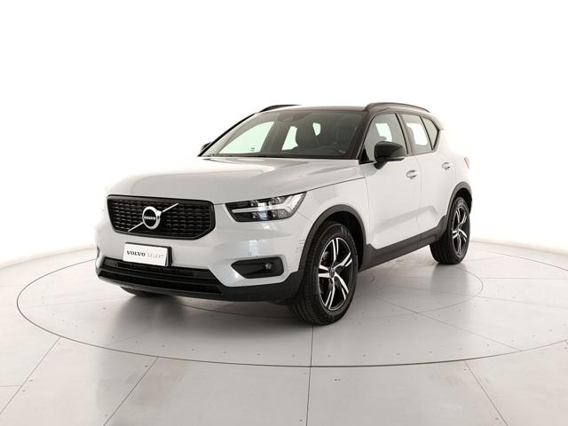 Acquista online VOLVO XC40