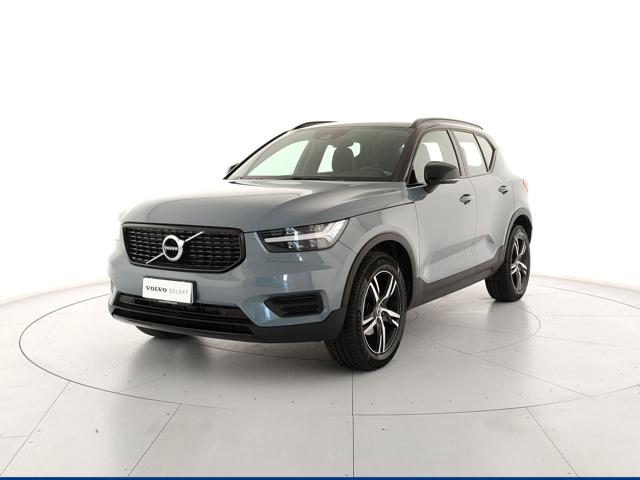 Acquista online VOLVO XC40