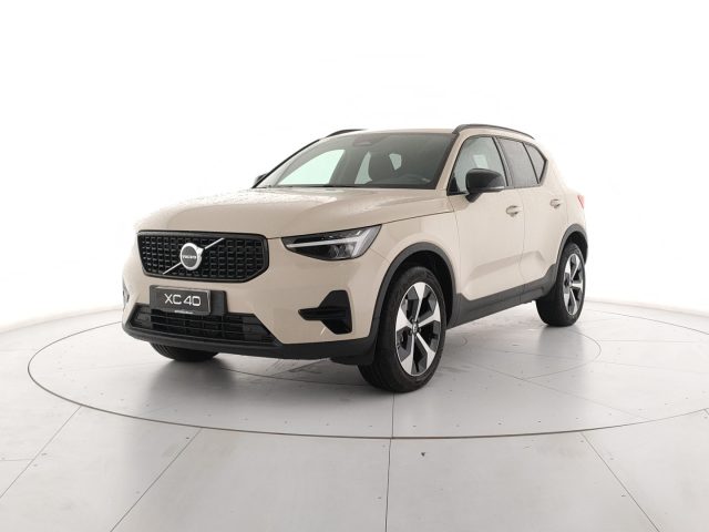 Acquista online VOLVO XC40