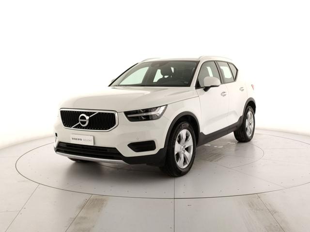 Acquista online VOLVO XC40