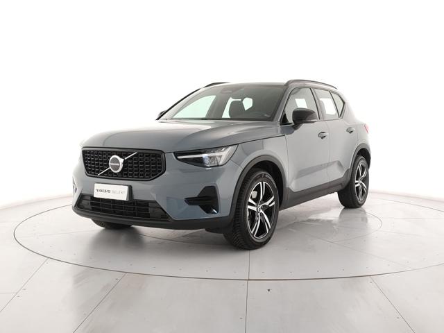 Acquista online VOLVO XC40