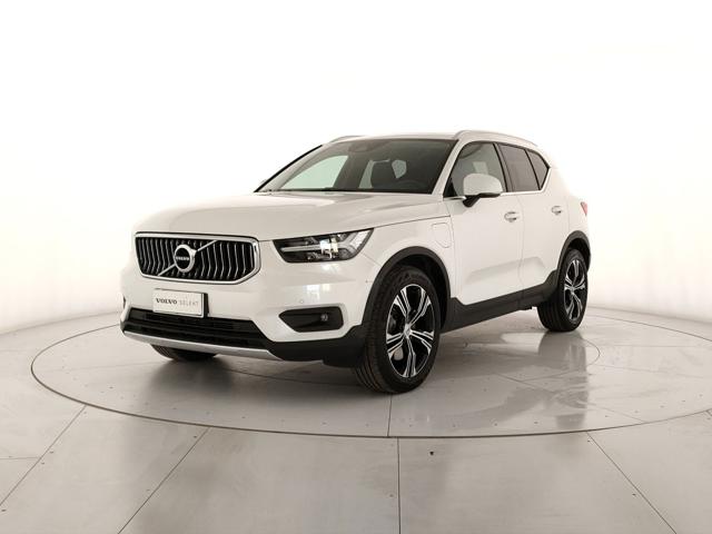 Acquista online VOLVO XC40