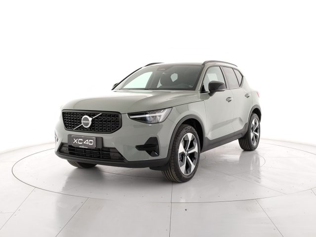 Acquista online VOLVO XC40