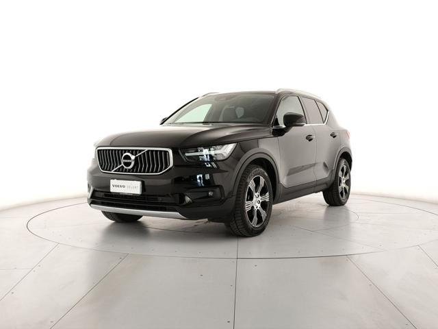 Acquista online VOLVO XC40