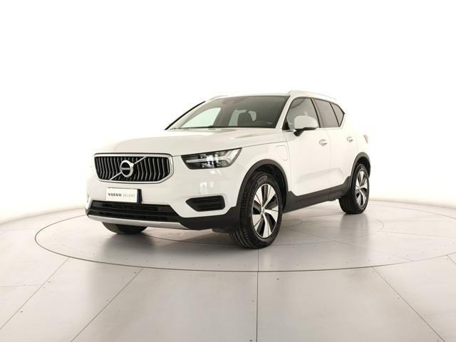 Acquista online VOLVO XC40